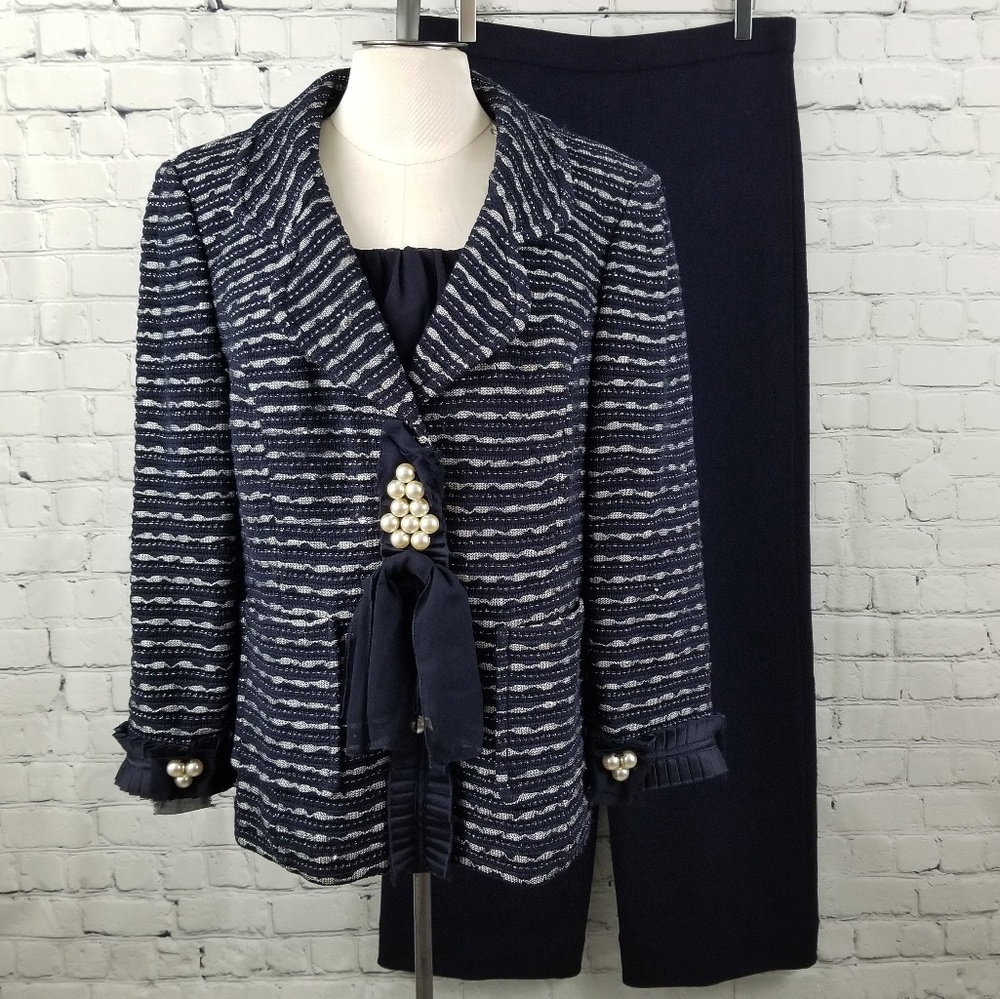 ST. JOHN | navy blue jacket / blazer sized medium to large